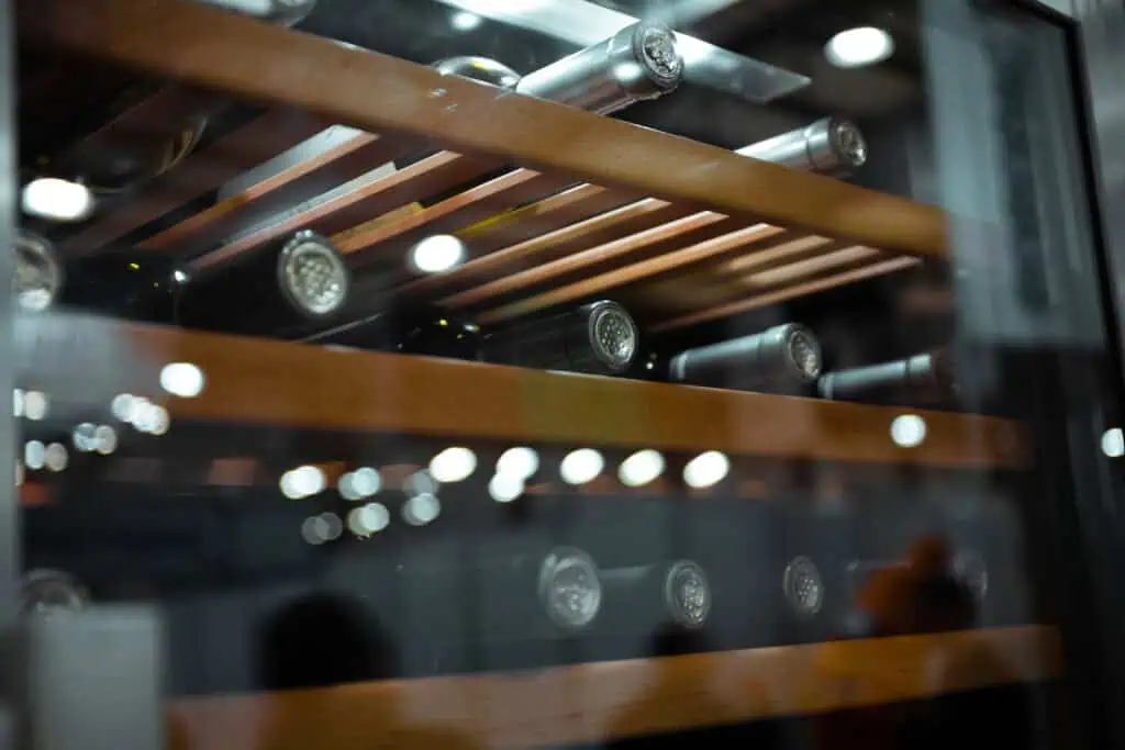 Vin de garde en cave frigo